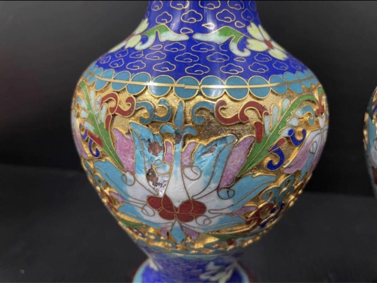 本日特別価格 A064 中国七宝花瓶 唐物 花図 2本組 木製台座付 本日特別価格 A064 中国七宝花瓶 唐物 花図 2本組 木製台座付