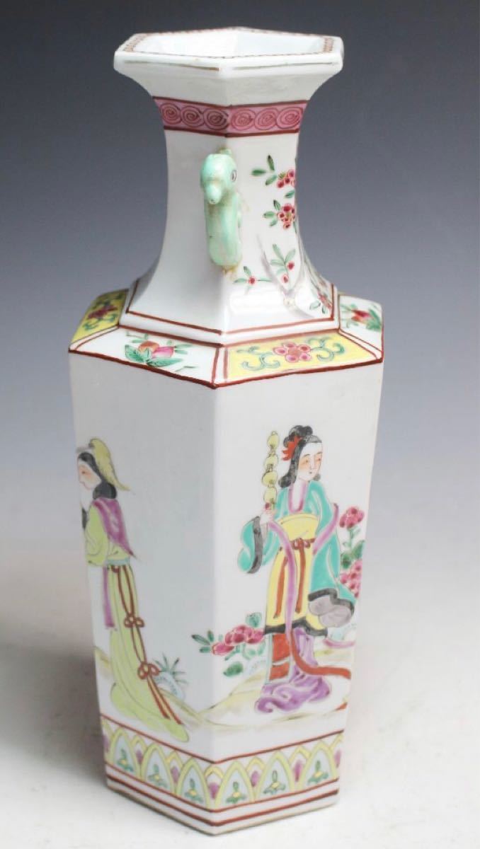 本日限定　A067  中国美術工芸品　「大明乾隆年製」銘　五彩女人文六角面取り獣耳瓶　　高さ30cm　