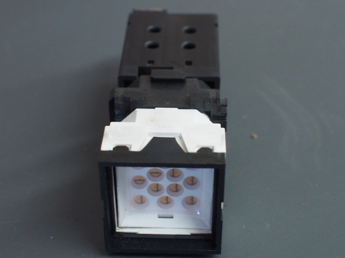電気設備 計装設備 制御盤 表示ランプ 富士電機(株) FUJI ELECTRIC LED 表示灯 抵抗器 APCX028-H7 DC: 110V サイズ: 30×30×88_画像1