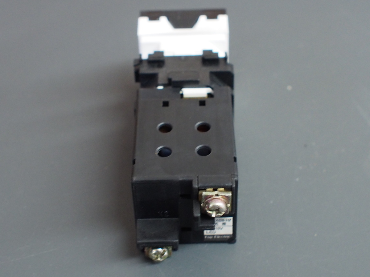 電気設備 計装設備 制御盤 表示ランプ 富士電機(株) FUJI ELECTRIC LED 表示灯 抵抗器 APCX028-H7 DC: 110V サイズ: 30×30×88_画像4