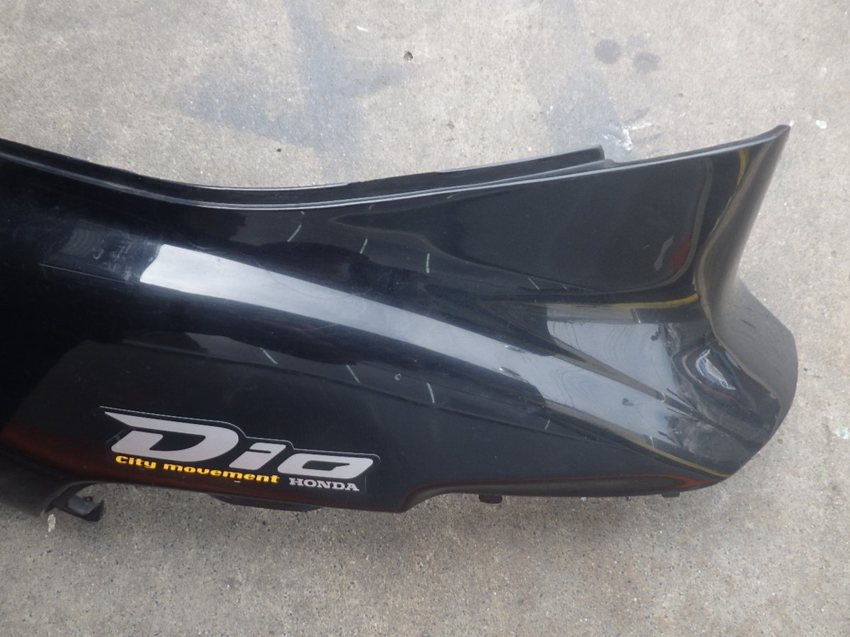 純正部品 ホンダ HONDA ライブディオ Live Dio ZX AF34 AF35 右側 ボディカバー カウル R BODY COVER SIDE 83500-GBLA 黒色 管理No.06574_画像2