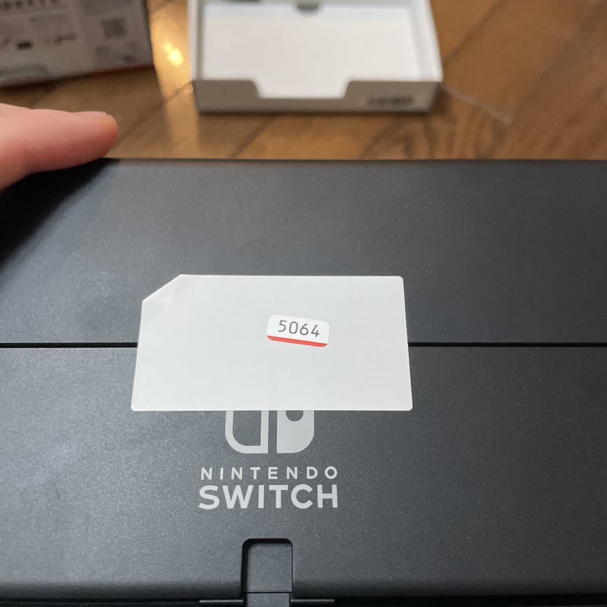Nintendo Switch ニンテンドースイッチ本体 付属品全てあり ほぼ新品