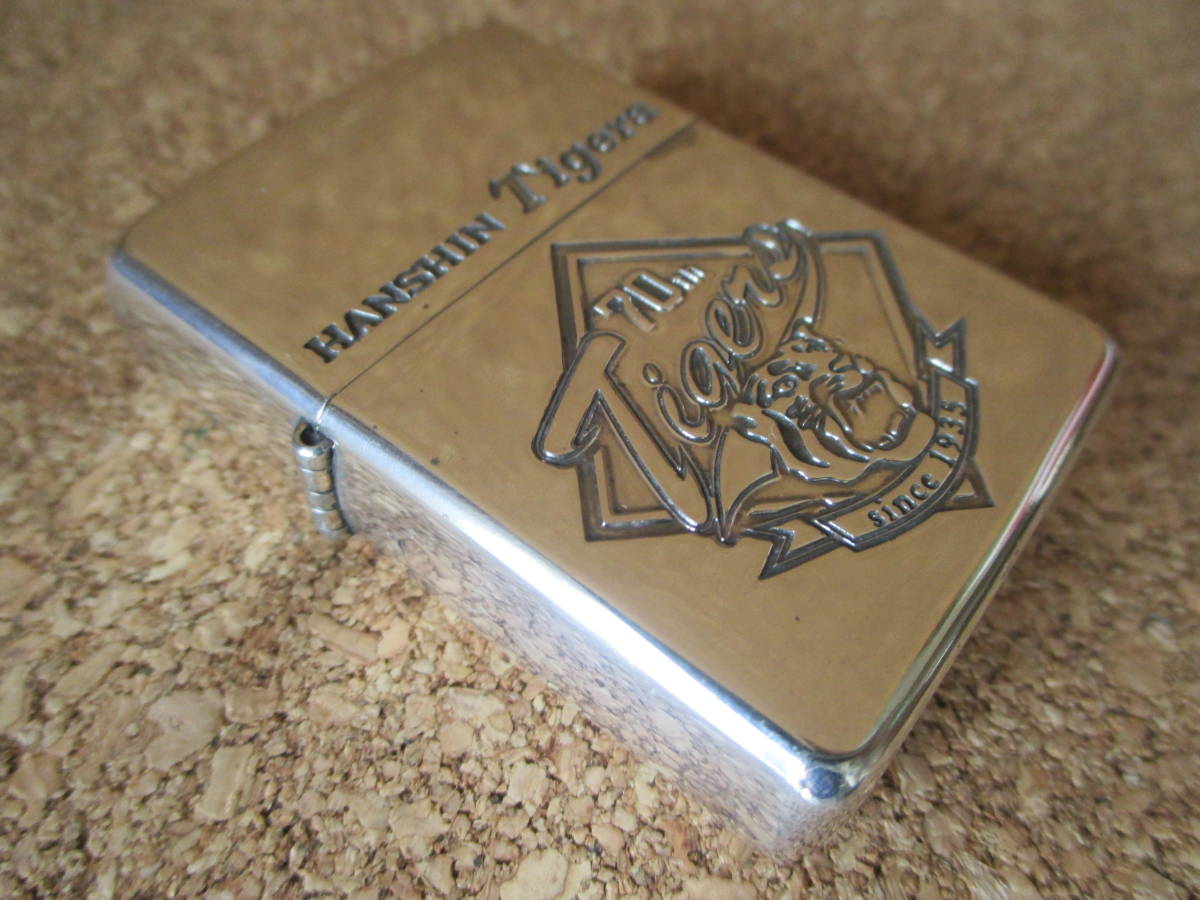 ZIPPO 『HANSHIN Tigers 70th アーマー 阪神タイガース 70周年記念 限定品』 2004年11月製造 猛虎軍 オイルライター ジッポー 廃版激レア_画像1