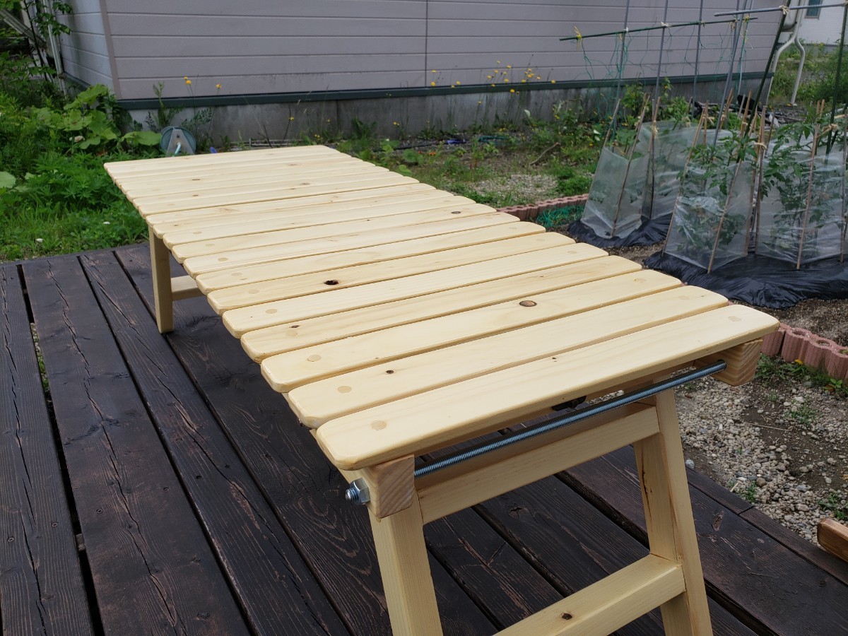 折り畳み式　高さ40㎝のキャンプテーブルでウッドテーブル、ローテーブル