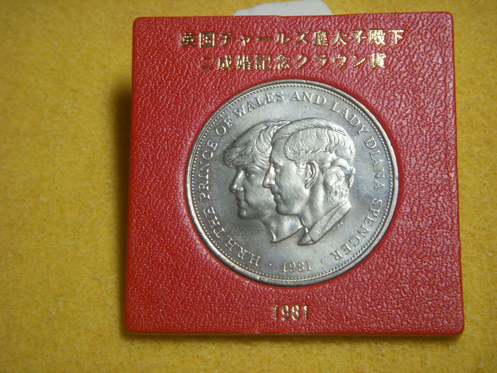 1981 year Britain Charles . futoshi . Diana . Royal wedding 1981 year red frame in the case super-beauty goods!!