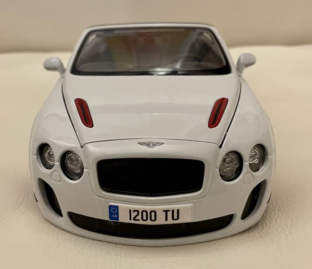 【美品】Bburago ブラーゴ「Bentley Continental Supersports Convertible ISR」 1/18 ダイキャストカー ミニカー コレクションカー_画像2