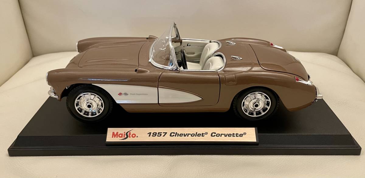 【美品】Maisto マイスト 「1957 Chevrolet Corvette」 シボレーコルベット 1/18 ダイキャストカー ミニカー コレクションカー