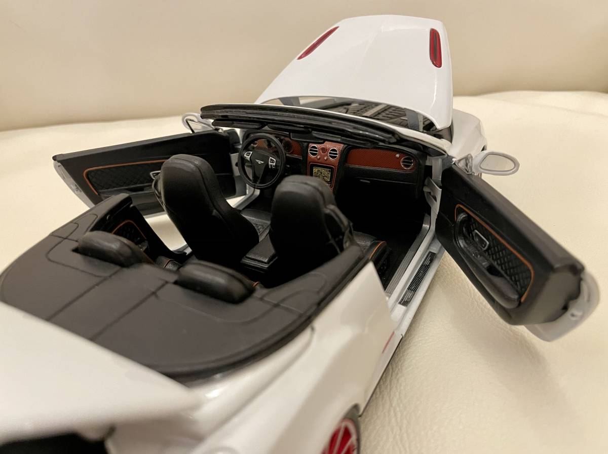 【美品】Bburago ブラーゴ「Bentley Continental Supersports Convertible ISR」 1/18 ダイキャストカー ミニカー コレクションカー_画像7