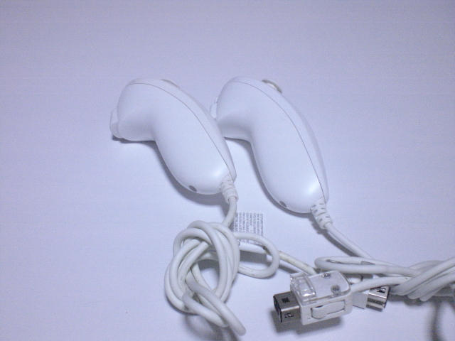N042【即日配送 送料無料 動作確認済】Wii ヌンチャク　2個セット　純正品　RVL-004 白　ホワイト 