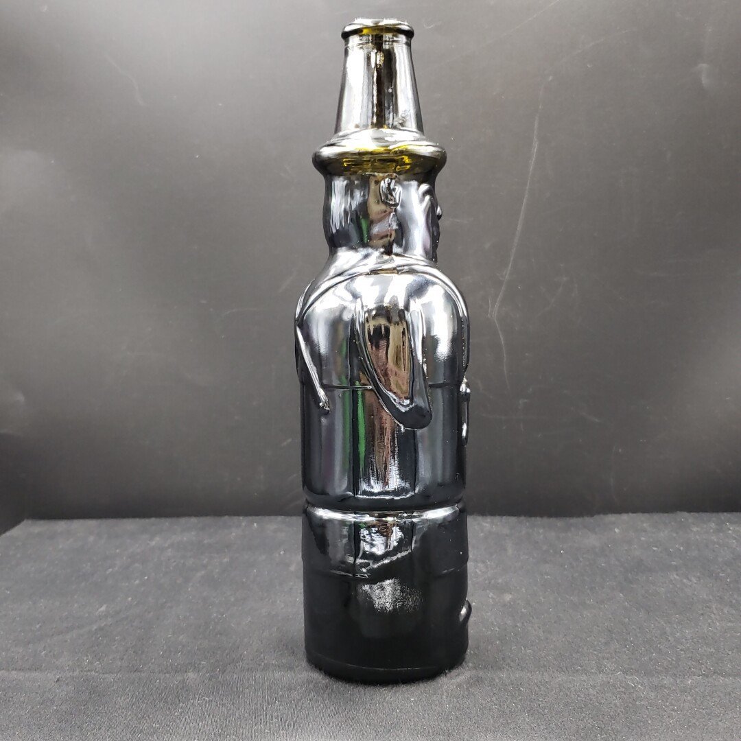 ドイツのビール瓶 全長23.5cm 可愛い 個性的 空き瓶 ビン 空瓶 インテリア 兵隊さん ブラック 黒 ビール瓶 酒瓶 花瓶 一輪挿[60s559]_画像2