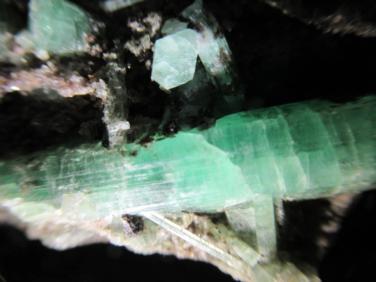 コーフル No.5 エメラルド 母石付き原石 密集結晶 | www.tegdarco.com