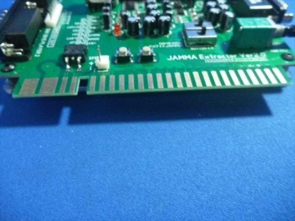 JAMMA多機能ボード、基板とコントロールボックスや筐体の間に JAMMA多機能ボード、基板とコントロールボックスや筐体の間に