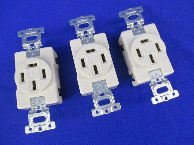 埋込コンセント(3個入)(ミルキーホワイト) WF1420K 埋込コンセント(3個入)(ミルキーホワイト) WF1420K