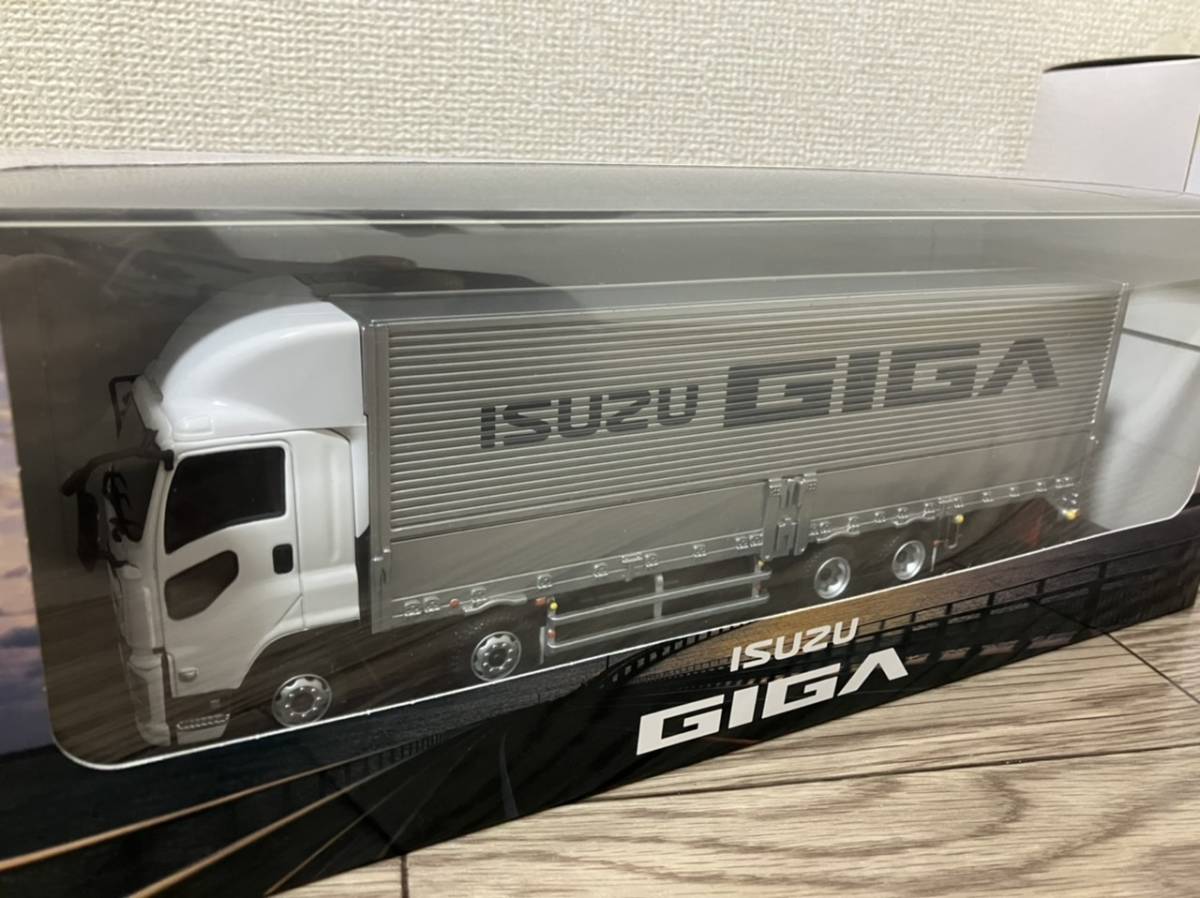 いすゞ・GIGA ミニチュアカー 1 43スケール - 模型