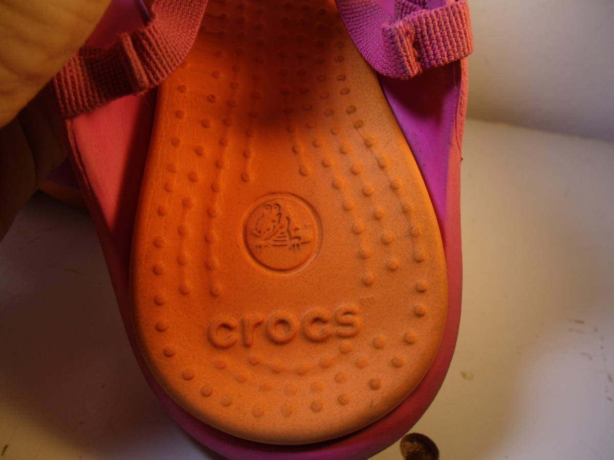 全国送料無料 クロックス crocs 子供 キッズ 女の子 鼻緒タイプ 踵ストラップ付 サンダル C10-11(17.5cm)_画像8