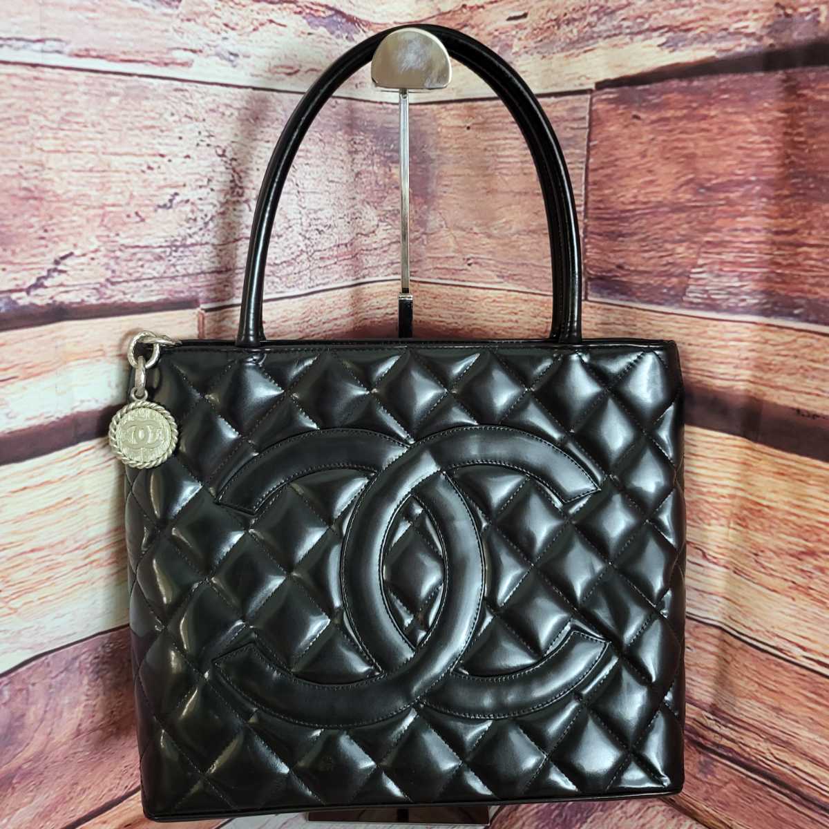 持ち手公式リペア済】CHANEL シャネル パテント 復刻トート エナメル