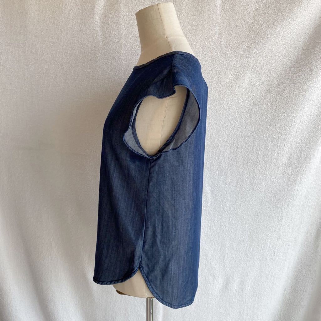 GAP lady's tops XXS no sleeve Denim color 