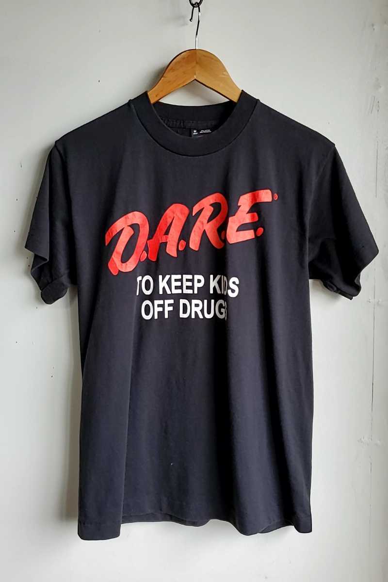 556◆90S USA製 D.A.R.E 薬物乱用予防教育 プリントTシャツ sizeM 黒 ブラック FRUIT OF THE LOOM vintage 古着 USED 中古