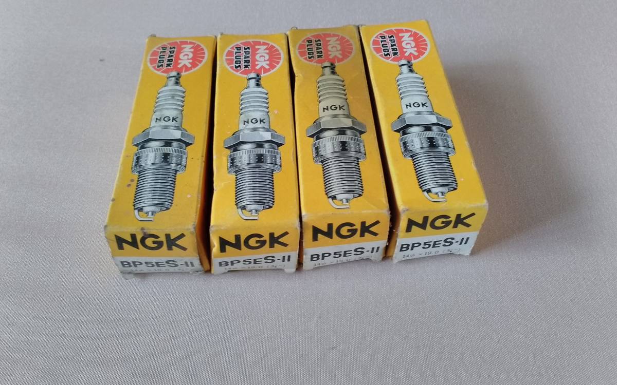 NGK スパークプラグ　BP5ES-11 　4本セット　未使用品_画像1
