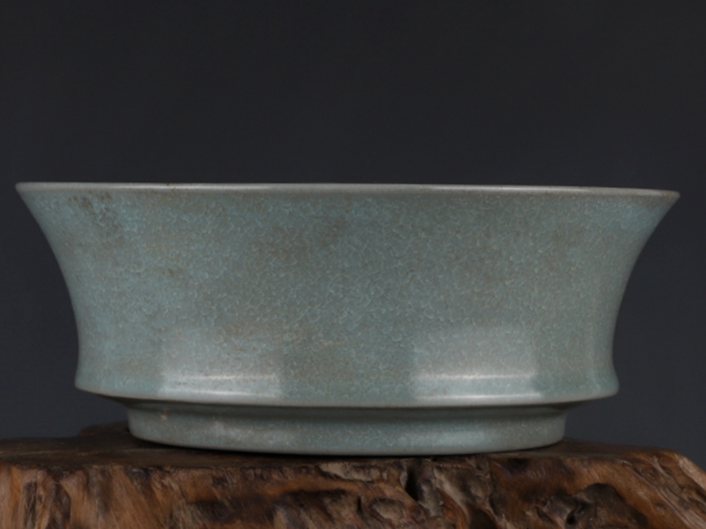 宋時代 汝窯 天青釉 氷裂紋 折腰碗 ■高さ6.9cm 直径18.5cm工芸品