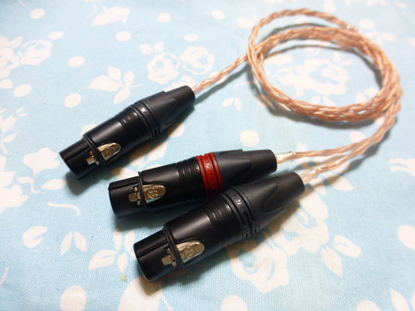 XLR コネクタ 4ピン (メス) → XLR コネクタ 3ピン×2 (メス) 変換