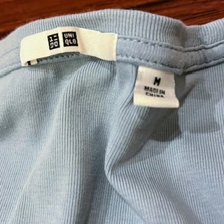 【ユニクロ】ラウンドネック トップス　カットソー　size/ M　くすみ系水色　UNIQLO_画像3