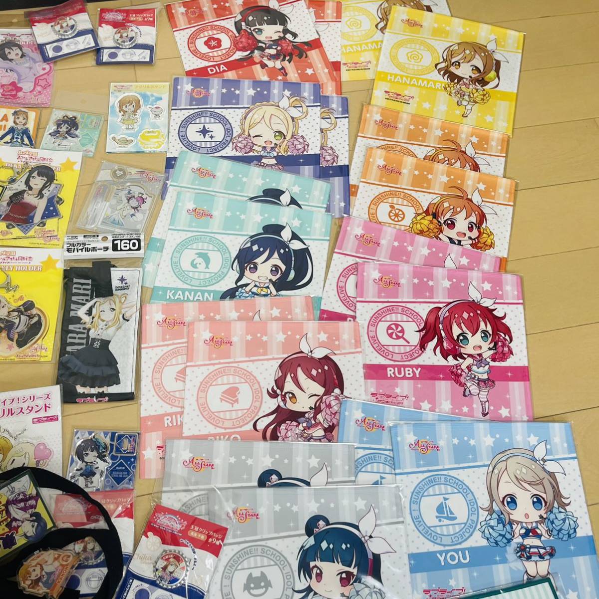 送料無料 大量 まとめ ラブライブ サンシャイン 虹ヶ咲学園 アクリル
