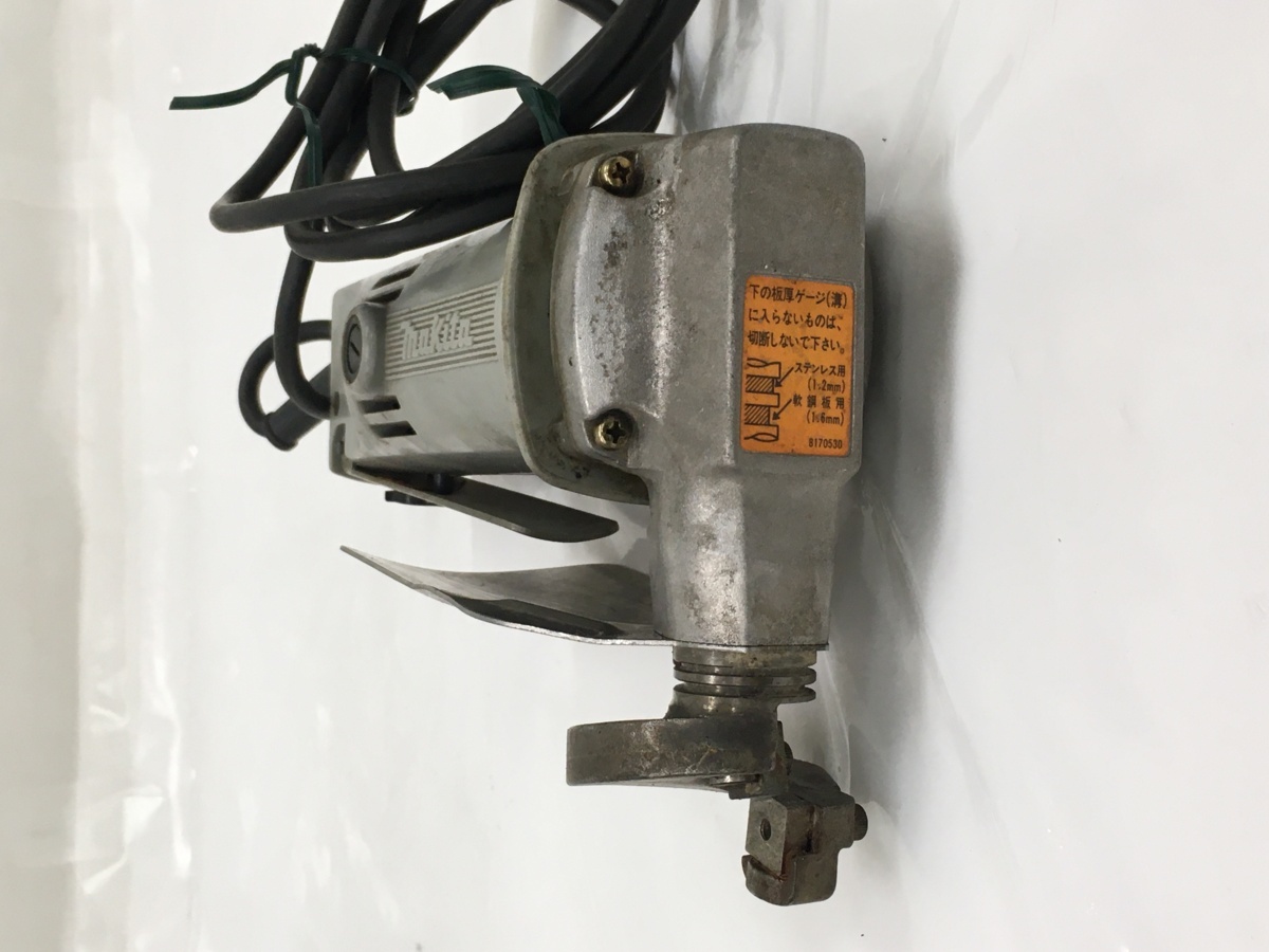 大人も着やすいシンプルファッション シャー マキタ makita JS3200