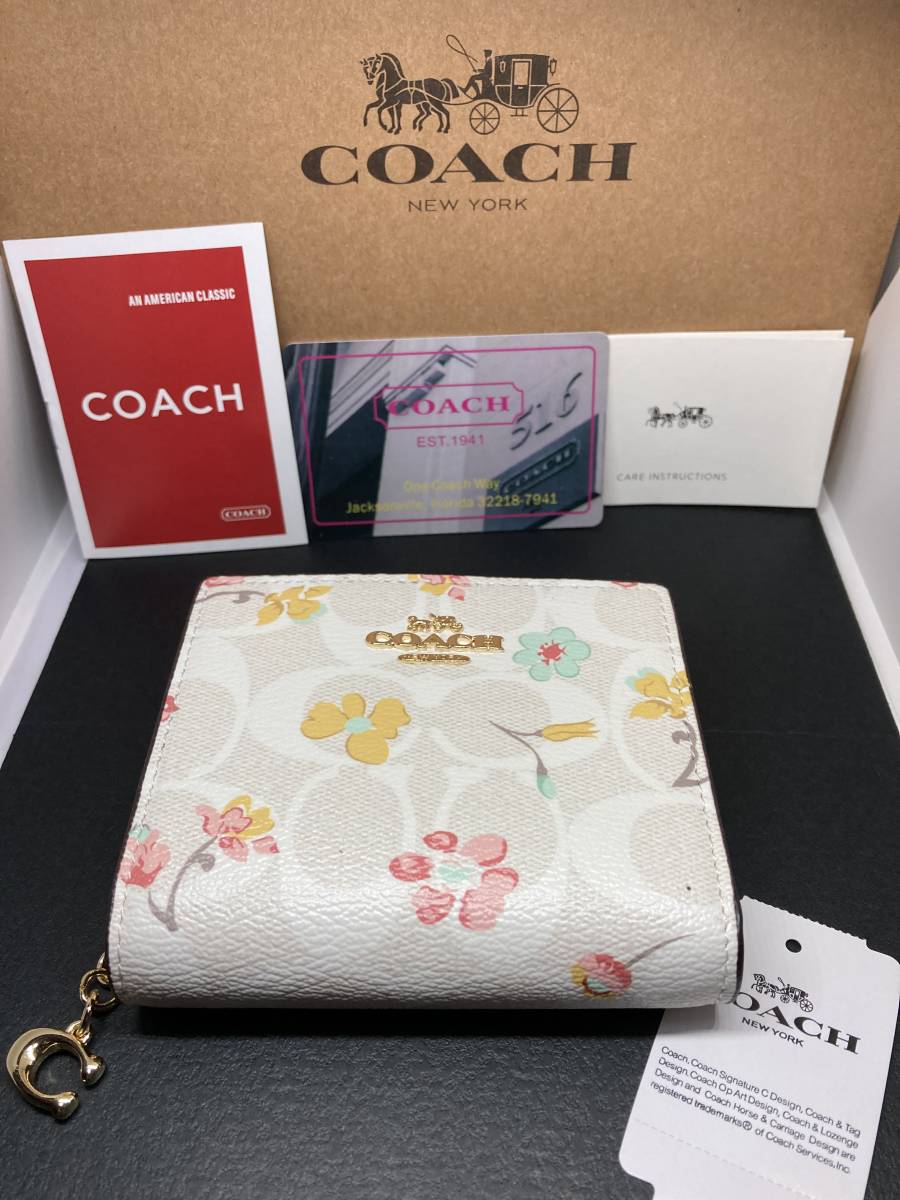 ☆新品未使用正規品COACH コーチC8704 二つ折り財布シグネチャー花柄