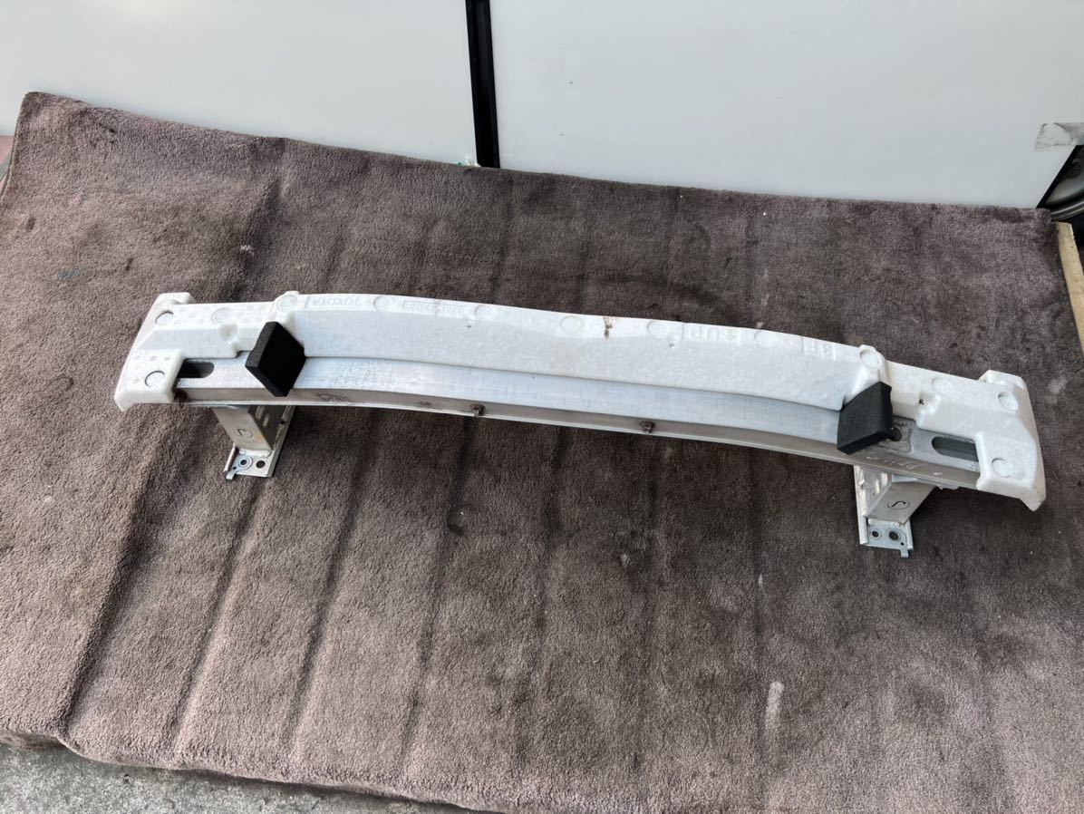 トヨタプリウスアルファ ZVW40 ZVW41フロントバンパー ホースメント
