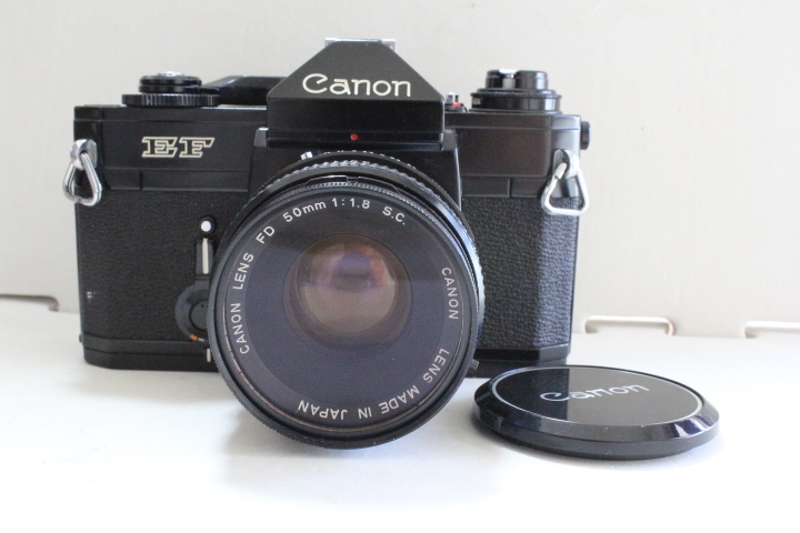 【コレクター放出品　簡易動作確認済 ジャンク】Canon キヤノン EF FD50mm 1:1.8 S.C.付き_画像1
