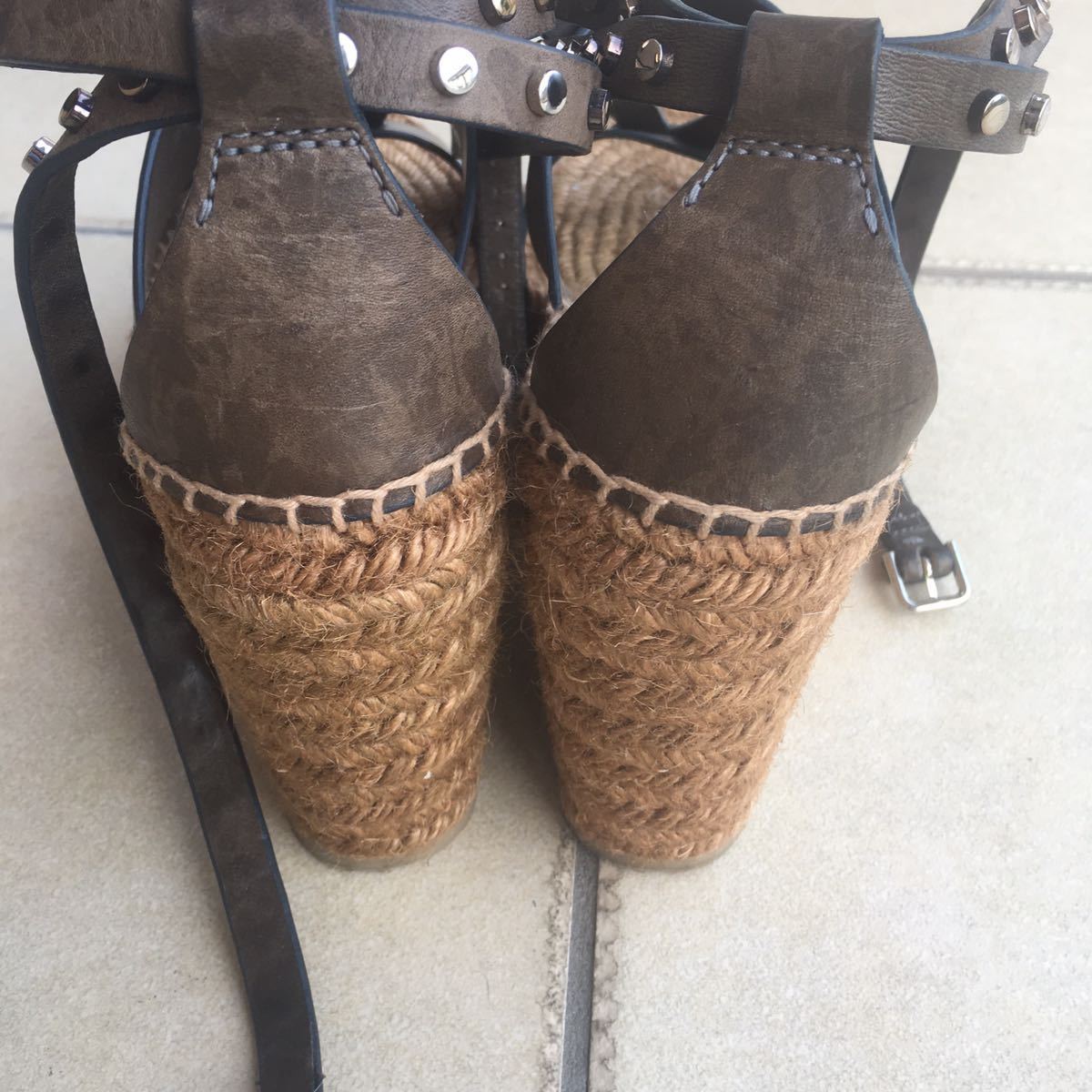 1度着用のみ ジミーチュウ JIMMY CHOO ラウンドスタッズ レザー