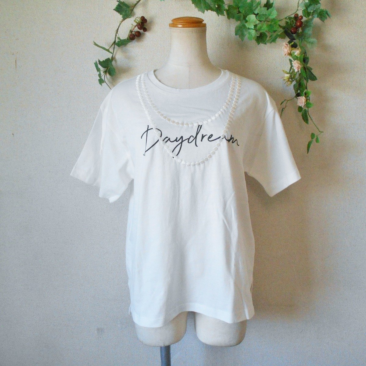 ルノンキュール Lugnoncure パール ネックレス 刺繍 入り レディース 用 半袖 Ｔシャツ フリー_画像1