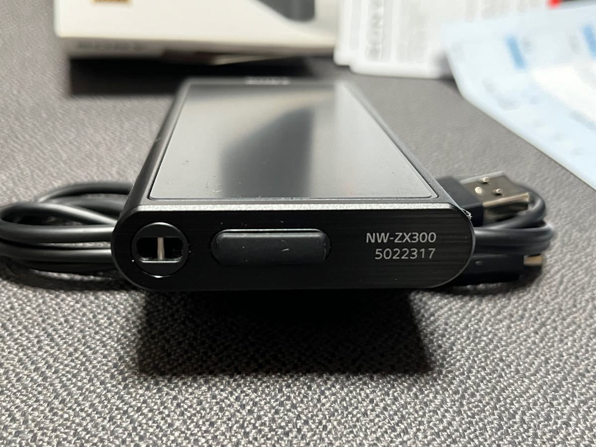 オーディオ機器 ポータブルプレーヤー SONY NW-ZX300 64GB ブラック 美品 Dignisケース・予備ケーブル付き 