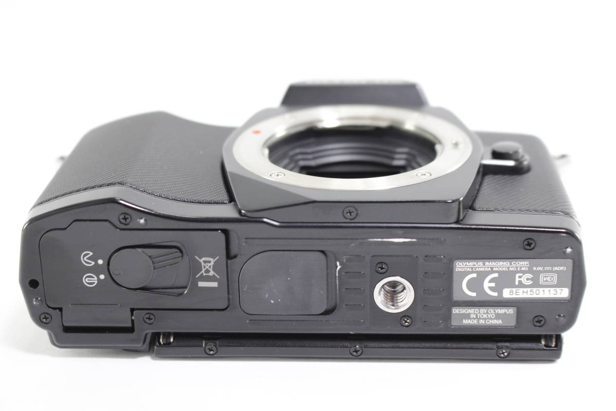 極美品 カメラグリップ ECG-5 オリンパス E-M5 Mark III専用