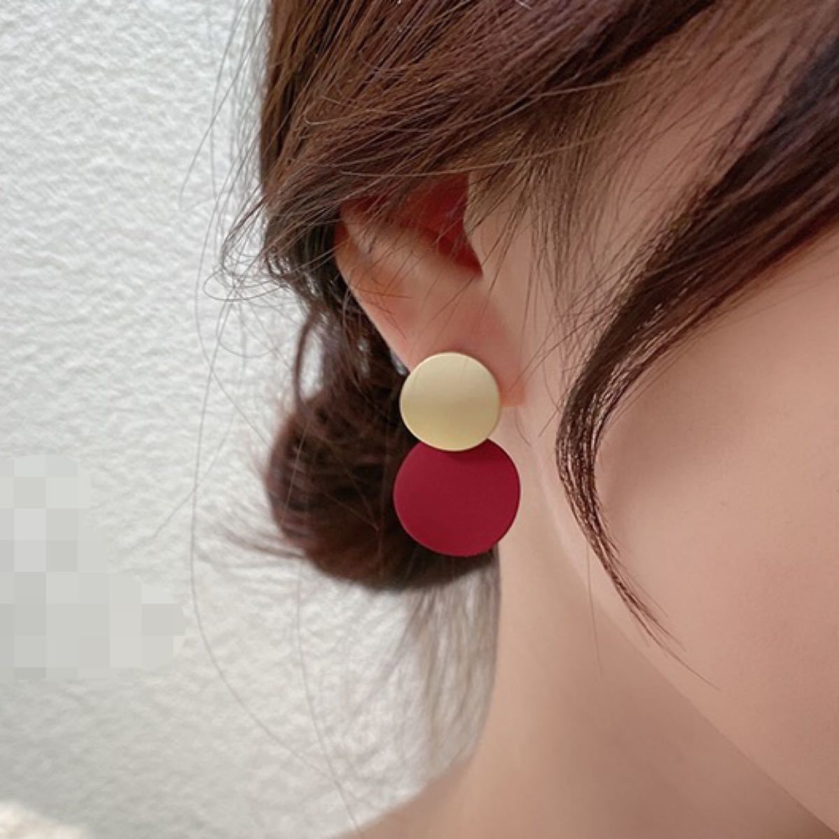 18KYG 珊瑚ピアス 3.5mm 貝 花形-
