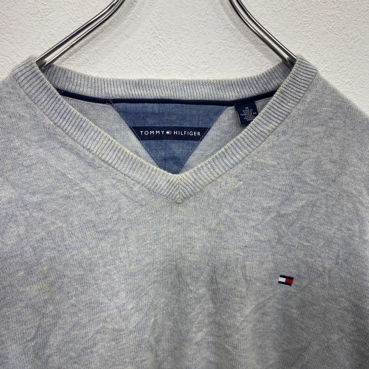 TOMMY HILFIGER ニットセーター レディース M グレー トミーヒルフィガー ロゴ ワンポイント Vネック 古着卸 アメリカ仕入 t2202-3476_画像5