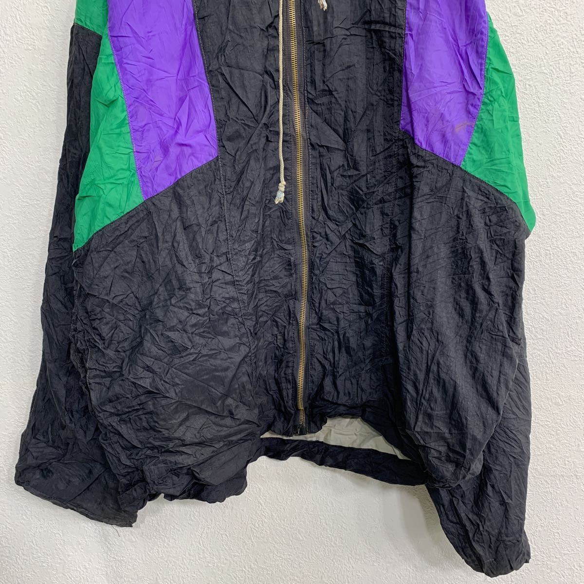 ジップアップ ナイロンジャケット L～XLサイズくらい スポーツウェア ブラック 紫 緑 古着卸 アメリカ仕入 t2201-3004_画像3