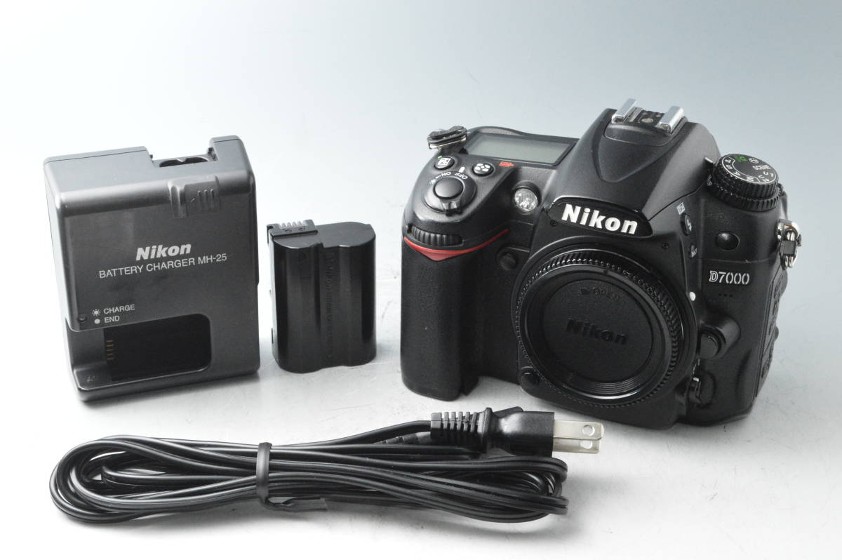 8033 【美品】 Nikon ニコン D7000 ボディ