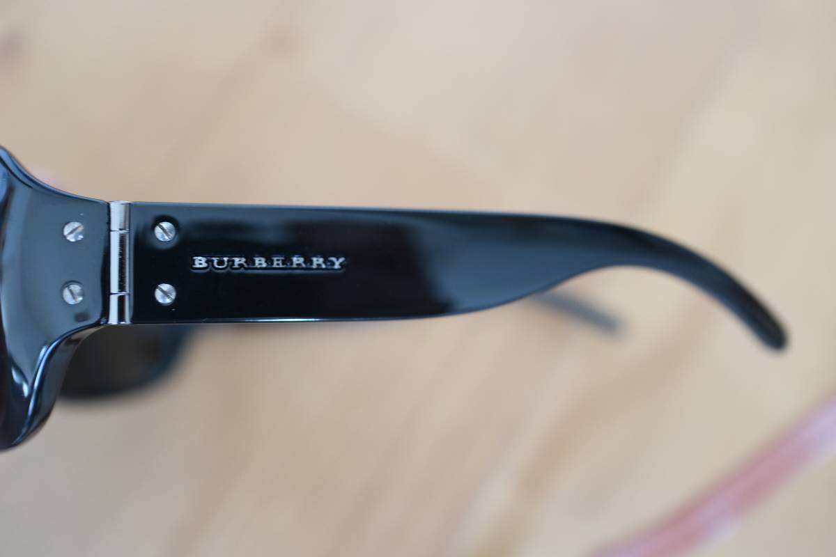 Burberry バーバリー サングラス ケース付き ブラック Burberry バーバリー サングラス ケース付き ブラック