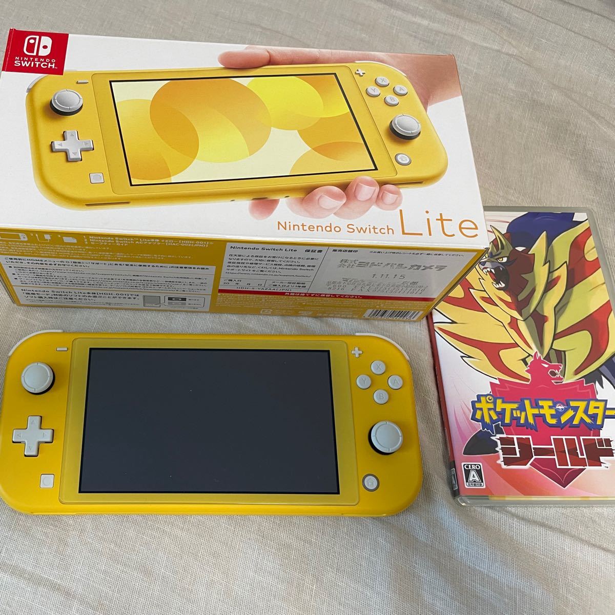 美品 スイッチライト本体+ポケモンシールドセット 保護シール貼付け