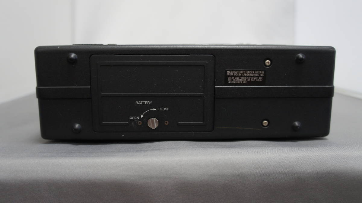 ポータブルカセットデッキ Technics RS-686DS ポータブルカセットデッキ Technics RS-686DS