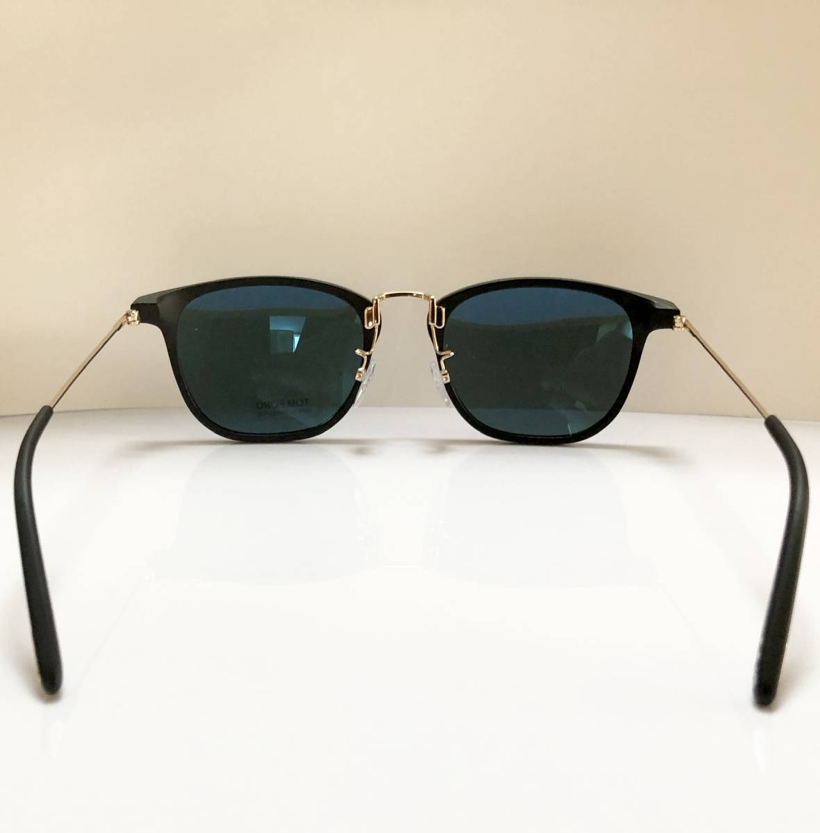 正規新品 イタリア製 TOM FORD TF672 02N サングラス 純正ケース 正規新品 イタリア製 TOM FORD TF672 02N サングラス 純正ケース