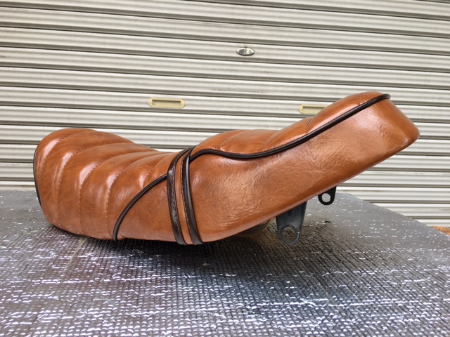 ホンダ☆エイプ50用特注あんこ抜きタックロールシート☆特注品