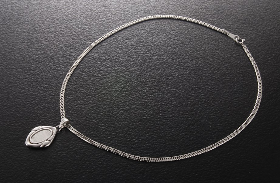 *Pt999.5% platinum 1g. Mali a image top . attaching Pt850 made necklace /IP-6317