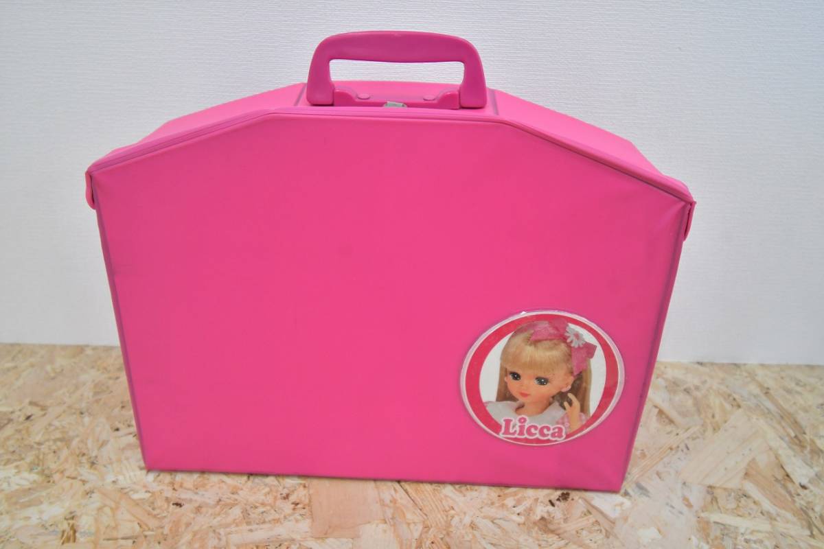 リカちゃん　ハウス　家　リカハウス　ピンク色　持ち運びバッグ型　ベッド　ソファー　テーブル　人形　まとめて_画像1