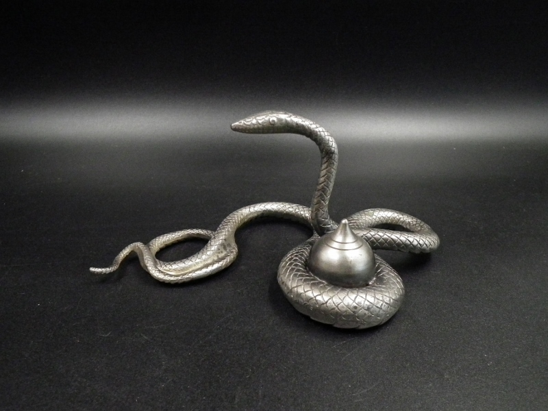宝珠を護る蛇 置物 金属製 白銅 金運上昇 商売繁盛 風水 蛇信仰 巳 干支置物 龍蛇 蛇こしき