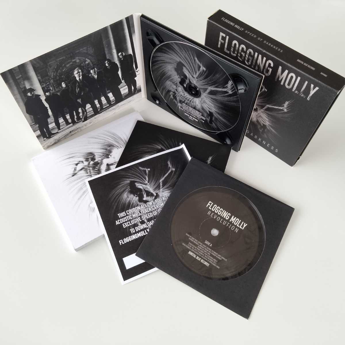 【CD+5inch Vinyl 限定BOX】FLOGGING MOLLY / SPEED OF DARKNESS (DELUXE EDITION) (BBR002CD) フロッギング・モリー アイリッシュ・パンクの画像3