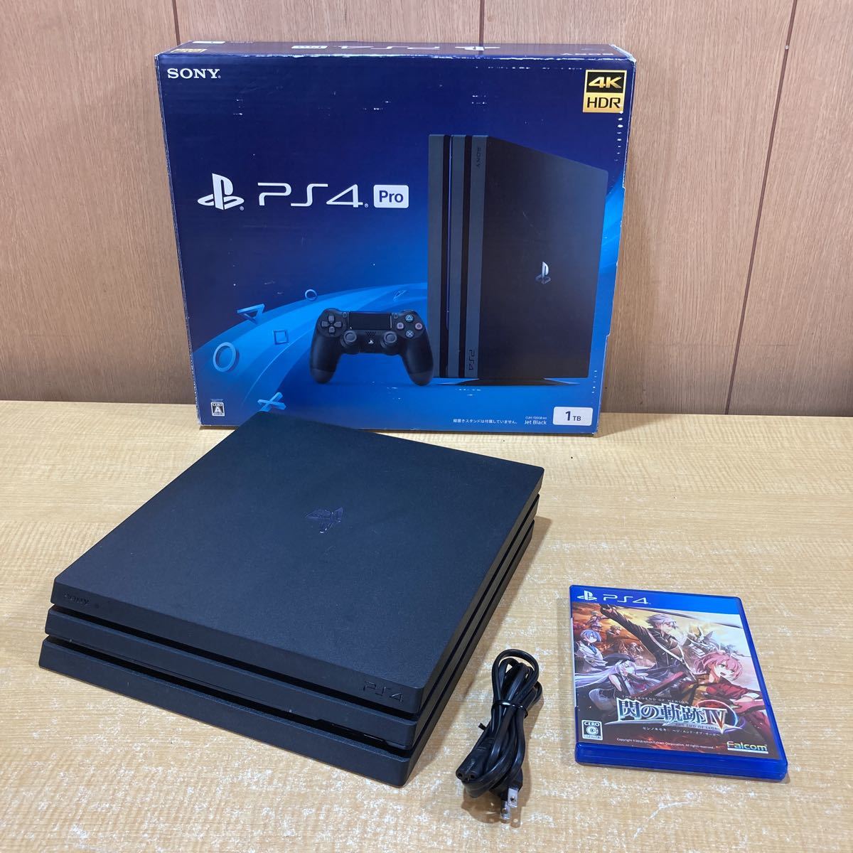直営店販売 PlayStation®4 Pro 1TB CUH-7000Bソフト付き 家庭用ゲーム本体