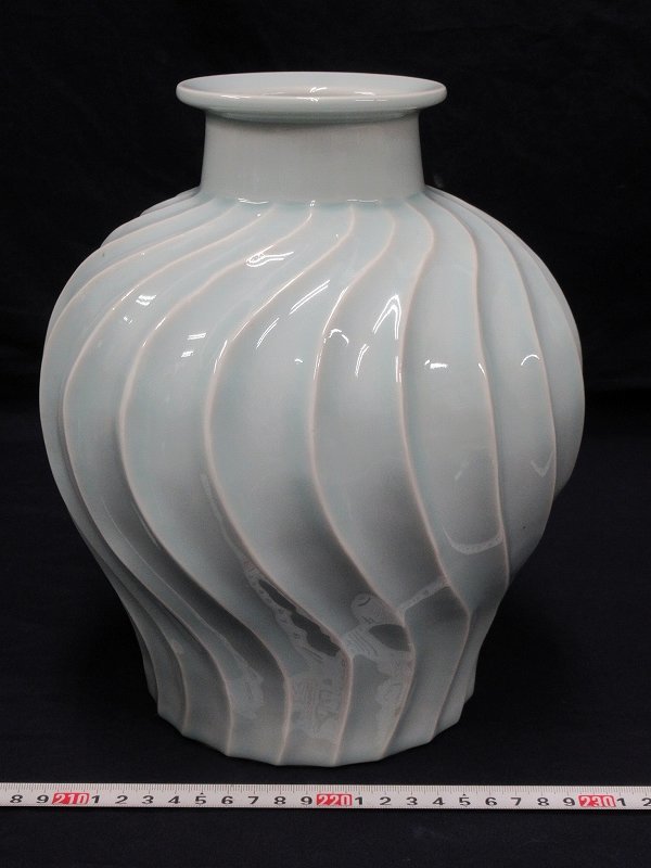 P0268 三代 宮永東山 宮永理吉 青白磁 花器 花瓶 花生 花入 www.ikpi.or.id